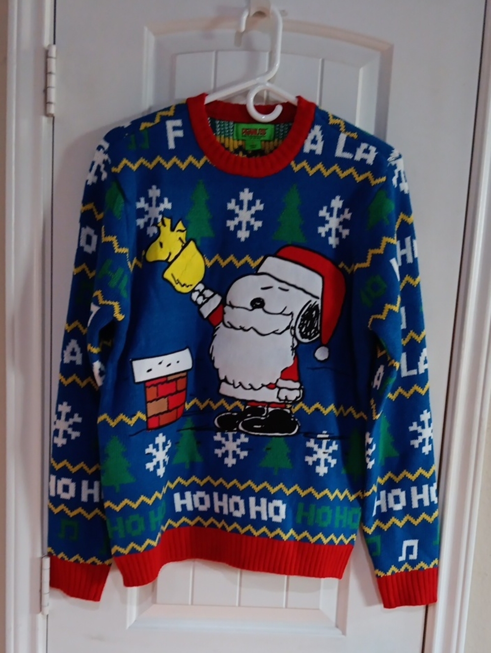 NWT Peanuts Snoopy Men's Ugly Christmas Sweater - Size Small